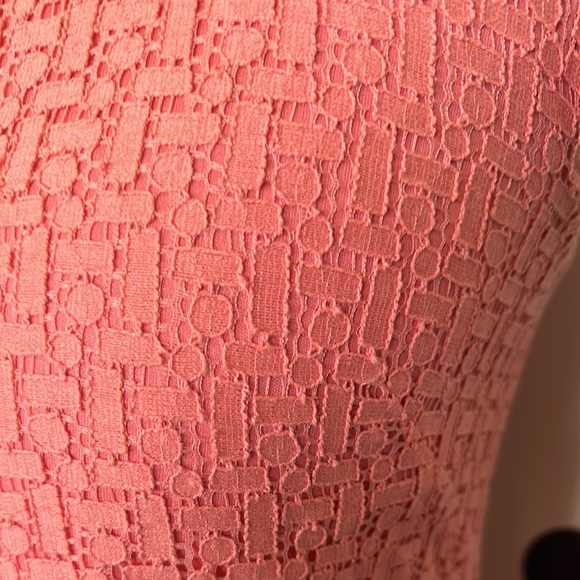 Coral pink lace eyelet fitted midi dress with cap sleeves - Picture 5 of 9